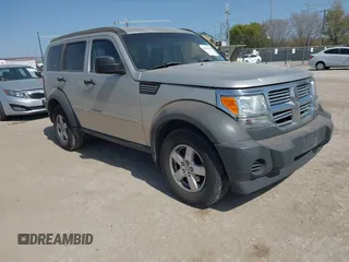 2008 Dodge Nitro SXT z VIN 1D8GT28K08W189511, wystawiony jako IAAI lot #41826762 z przebiegiem 207 068 mil mil oraz . Historia ofert i sprzedaży dostępna na DreamBid. Obrazek 1.