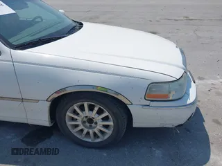 2006 Lincoln Town Car Signature z VIN 1LNHM81W46Y634376, wystawiony jako IAAI lot #42442418 z przebiegiem 211 275 mil mil oraz . Historia ofert i sprzedaży dostępna na DreamBid. Obrazek 12.