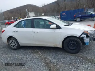 2018 Toyota Corolla L z VIN 5YFBURHE7JP840916, wystawiony jako IAAI lot #41603264 z przebiegiem 218 028 mil mil oraz . Historia ofert i sprzedaży dostępna na DreamBid. Obrazek 13.