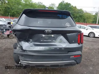2021 Kia Sorento S z VIN 5XYRLDLC4MG070290, wystawiony jako IAAI lot #42473481 z przebiegiem 40 800 mil mil oraz . Historia ofert i sprzedaży dostępna na DreamBid. Obrazek 16.