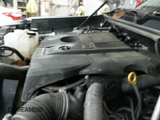 2023 Toyota Tundra SR5 z VIN 5TFLA5DAXPX063554, wystawiony jako IAAI lot #41943423 z przebiegiem 82 823 mil mil oraz . Historia ofert i sprzedaży dostępna na DreamBid. Obrazek 19.