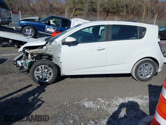 2020 Chevrolet Sonic LT z VIN 1G1JG6SB6L4110185, wystawiony jako IAAI lot #41351600 z przebiegiem 68 813 mil mil oraz . Historia ofert i sprzedaży dostępna na DreamBid. Obrazek 15.