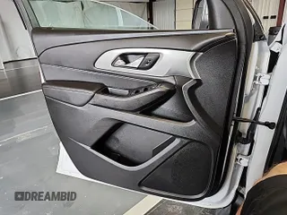 2022 Chevrolet Traverse LT Cloth with VIN 1GNERGKW0NJ157798, listed as a IAAI auction lot 42200496 with 99,206 mi miles. Bid and sale history available at carsss.com. Image 1.