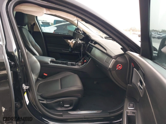 2019 Jaguar XF 25t Premium with VIN SAJBD4FX4KCY79210, listed as a IAAI auction lot 41716178 with 76,314 mi miles. Bid and sale history available at carsss.com. Image 5.