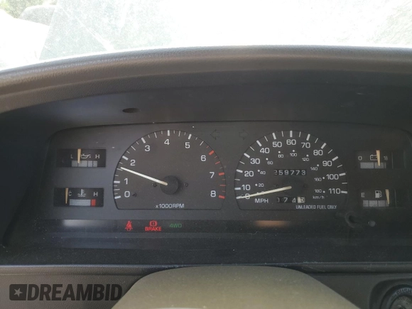 1993 Toyota Pickup DX z VIN JT4RN01P3P7060439, wystawiony jako Copart lot #57356125 z przebiegiem 259 773 mil mil oraz Szkoda całkowita • Salvage title. Historia ofert i sprzedaży dostępna na DreamBid. Obrazek 9.