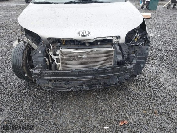 2016 Kia Soul with VIN KNDJN2A21G7242900, listed as a IAAI auction lot 41082800 with 122,160 mi miles. Bid and sale history available at carsss.com. Image 6.