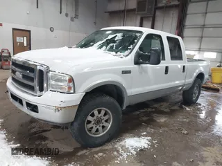 2006 Ford F-250 XL z VIN 1FTSW21556EC56627, wystawiony jako IAAI lot #41587563 z przebiegiem 201 723 mil mil oraz . Historia ofert i sprzedaży dostępna na DreamBid. Obrazek 2.