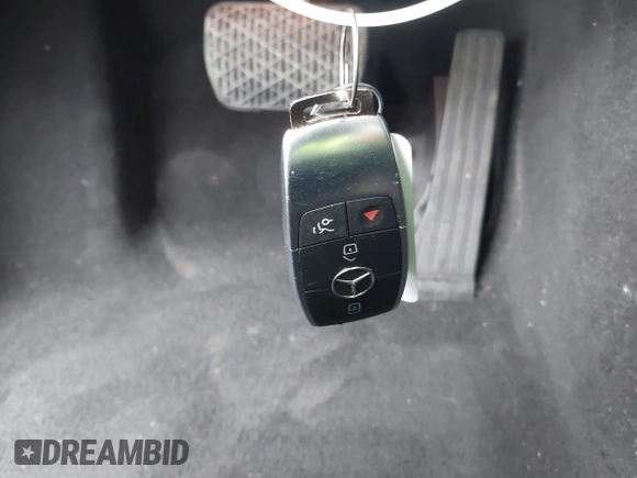 2022 Mercedes-Benz GLC 300 with VIN W1N0G8DB0NG080347, listed as a IAAI auction lot 42136270 with 30,480 mi miles and . Bid and sale history available at DreamBid. Image 11.