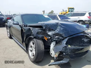 2017 Ford Mustang V6 z VIN 1FA6P8AM9H5353976, wystawiony jako IAAI lot #42359163 z przebiegiem 49 757 mil mil oraz . Historia ofert i sprzedaży dostępna na DreamBid. Obrazek 6.
