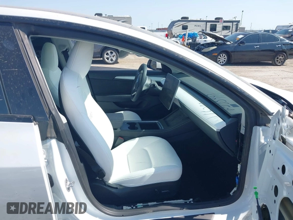 2023 Tesla Model 3 с VIN 5YJ3E1EAXPF553997, выставлен на аукционе IAAI как лот 41903219 с пробегом 31 981 миль миль и . История ставок и продаж доступна на DreamBid. Изображение 5.
