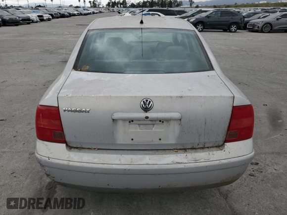 2000 Volkswagen Passat z VIN WVWMA23B3YP228438, wystawiony jako Copart lot #48724625 z przebiegiem 204 670 mil mil oraz Szkoda całkowita • Salvage title. Historia ofert i sprzedaży dostępna na DreamBid. Obrazek 6.
