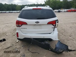2015 Kia Sorento LX z VIN 5XYKTCA68FG636883, wystawiony jako Copart lot #58706905 z przebiegiem 105 147 mil mil oraz Szkoda całkowita • Salvage title. Historia ofert i sprzedaży dostępna na DreamBid. Obrazek 6.