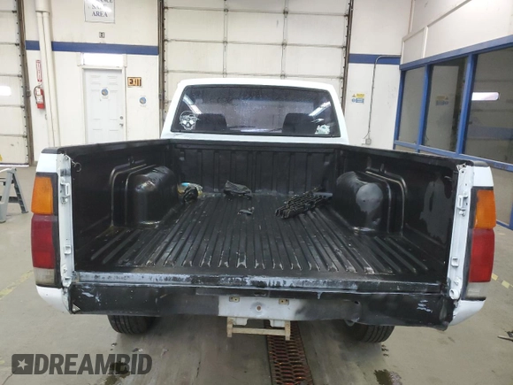 1986 Nissan Hardbody E с VIN JN6ND11S8GW026883, выставлен на аукционе Copart как лот 84040874 с пробегом 193 104 миль миль и Списание • Salvage title. История ставок и продаж доступна на DreamBid. Изображение 10.