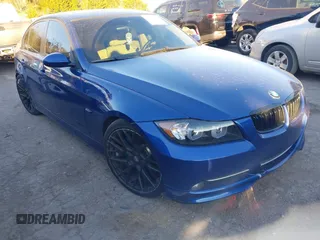 2008 BMW 3 Series 335i with VIN WBAVB77528NH79765, listed as a IAAI auction lot 41219719 with 220,556 mi miles. Bid and sale history available at carsss.com. Image 1.