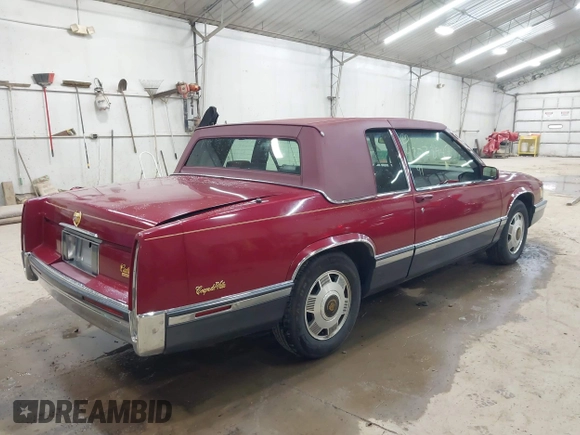 1991 Cadillac DeVille z VIN 1G6CD13B0M4305164, wystawiony jako IAAI lot #42028947 z przebiegiem 33 865 mil mil oraz . Historia ofert i sprzedaży dostępna na DreamBid. Obrazek 4.