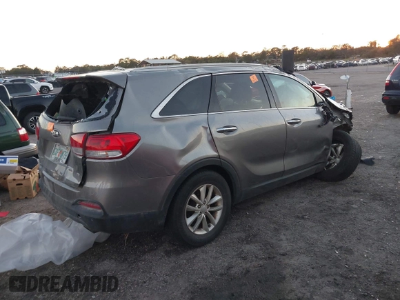 2017 Kia Sorento LX with VIN 5XYPG4A38HG272425, listed as a IAAI auction lot 41083603 with 105,537 mi miles. Bid and sale history available at carsss.com. Image 4.