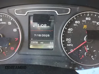 2015 Audi Q3 Premium Plus z VIN WA1EFCFS7FR012210, wystawiony jako IAAI lot #42771683 z przebiegiem 229 799 mil mil oraz . Historia ofert i sprzedaży dostępna na DreamBid. Obrazek 7.