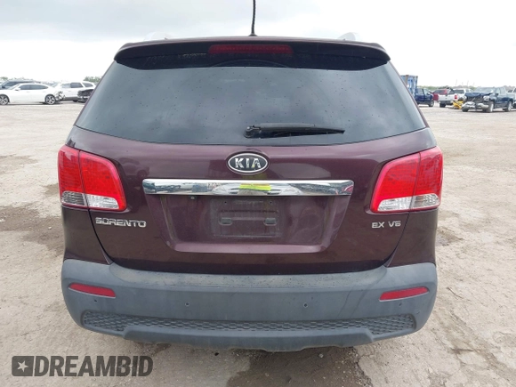 2011 Kia Sorento EX z VIN 5XYKU4A24BG052376, wystawiony jako IAAI lot #42113365 z przebiegiem 171 432 mil mil oraz . Historia ofert i sprzedaży dostępna na DreamBid. Obrazek 17.