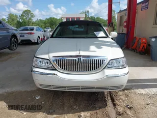 2006 Lincoln Town Car Signature z VIN 1LNHM81W36Y602874, wystawiony jako IAAI lot #42414765 z przebiegiem 121 459 mil mil oraz . Historia ofert i sprzedaży dostępna na DreamBid. Obrazek 12.