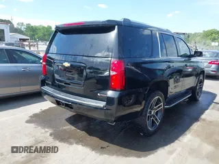 2017 Chevrolet Tahoe Premier z VIN 1GNSCCKC9HR229204, wystawiony jako IAAI lot #42066553 z przebiegiem 138 561 mil mil oraz . Historia ofert i sprzedaży dostępna na DreamBid. Obrazek 4.