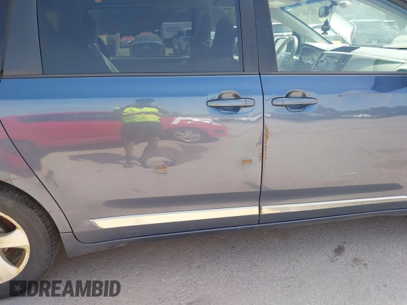 2014 Toyota Sienna LE AAS with VIN 5TDKK3DC1ES436031, listed as a IAAI auction lot 42147191 with 276,821 mi miles. Bid and sale history available at carsss.com. Image 6.