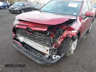 2020 Toyota RAV4 XLE with VIN 2T3P1RFV4LW115588, listed as a IAAI auction lot 40821216 with 60,697 mi miles. Bid and sale history available at carsss.com. Image 6.
