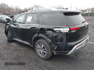 2023 Nissan Pathfinder SL z VIN 5N1DR3CC7PC225860, wystawiony jako IAAI lot #41733202 z przebiegiem 23 118 mil mil oraz . Historia ofert i sprzedaży dostępna na DreamBid. Obrazek 3.