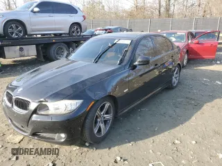 2009 BMW 3 Series 328i z VIN WBAPH77519NL85387, wystawiony jako Copart lot #86054824 z przebiegiem 88 257 mil mil oraz Szkody całkowita. Historia ofert i sprzedaży dostępna na DreamBid. Obrazek 1.