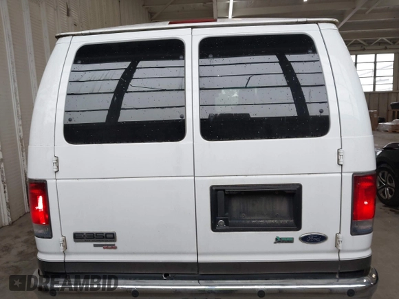 2014 Ford Econoline Passenger XL z VIN 1FBNE3BL9EDB01008, wystawiony jako IAAI lot #42231120 z przebiegiem 255 170 mil mil oraz . Historia ofert i sprzedaży dostępna na DreamBid. Obrazek 16.