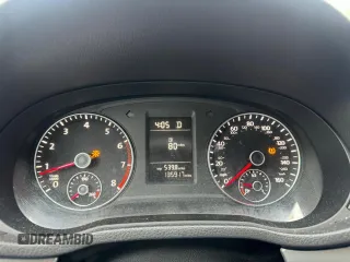 2013 Volkswagen Passat S z VIN 1VWAP7A37DC091531, wystawiony jako Copart lot #56255445 z przebiegiem 135 917 mil mil oraz Czysty tytuł • Clean title. Historia ofert i sprzedaży dostępna na DreamBid. Obrazek 8.