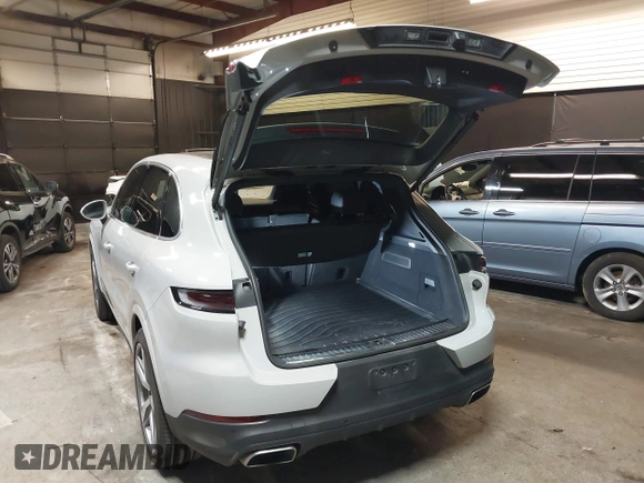 2024 Porsche Cayenne z VIN WP1AA2AY5RDA01585, wystawiony jako IAAI lot #41908153 z przebiegiem 15 559 mil mil oraz . Historia ofert i sprzedaży dostępna na DreamBid. Obrazek 3.