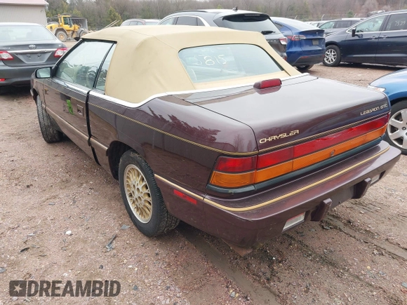 1995 Chrysler LeBaron z VIN 1C3EU4538SF504479, wystawiony jako IAAI lot #42045815 z przebiegiem 102 042 mil mil oraz . Historia ofert i sprzedaży dostępna na DreamBid. Obrazek 3.
