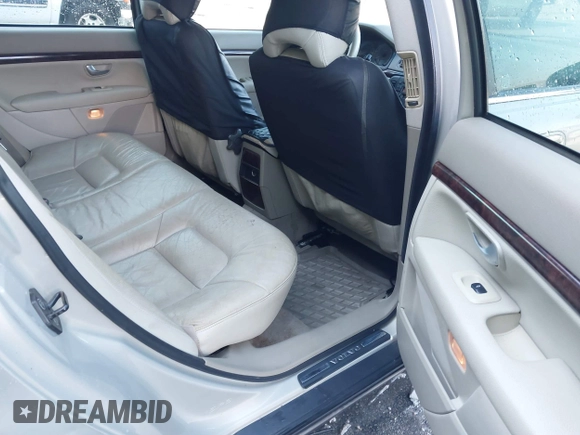 2004 Volvo S80 with VIN YV1TH59H641365689, listed as a IAAI auction lot 41397638 with 171,185 mi miles. Bid and sale history available at carsss.com. Image 8.