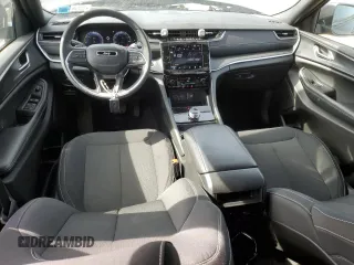 2024 Jeep Grand Cherokee Altitude X z VIN 1C4RJHAG1RC194161, wystawiony jako Copart lot #49247525 z przebiegiem 7509 mil mil oraz Szkody całkowita. Historia ofert i sprzedaży dostępna na DreamBid. Obrazek 8.