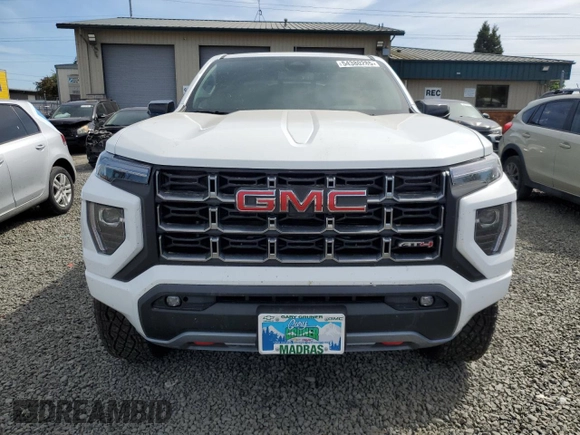 2024 GMC Canyon 4WD AT4 z VIN 1GTP6DEK8R1319281, wystawiony jako Copart lot #54380285 z przebiegiem 2383 mil mil oraz Szkody całkowita. Historia ofert i sprzedaży dostępna na DreamBid. Obrazek 5.