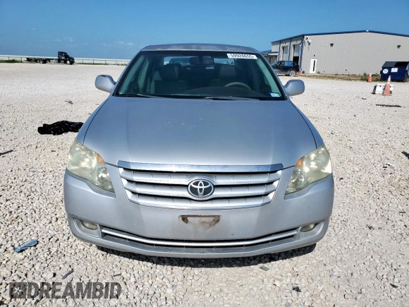 2006 Toyota Avalon XL z VIN 4T1BK36B56U137851, wystawiony jako Copart lot #59928655 z przebiegiem 170 112 mil mil oraz Szkoda całkowita • Salvage title. Historia ofert i sprzedaży dostępna na DreamBid. Obrazek 5.