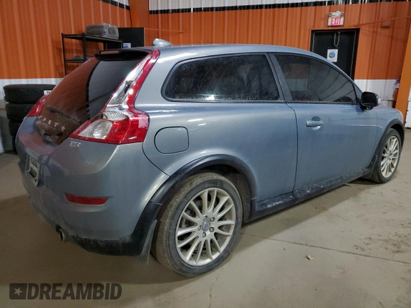 2012 Volvo C30 z VIN YV1672MK9C2284681, wystawiony jako Copart lot #78033234 z przebiegiem 240 492 mil mil oraz Czysty tytuł • Clean title. Historia ofert i sprzedaży dostępna na DreamBid. Obrazek 3.