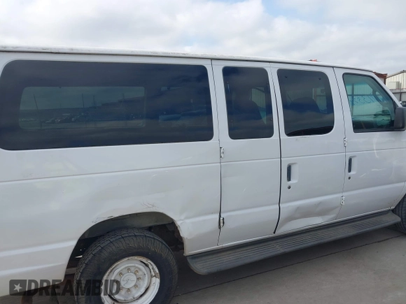 2003 Ford Econoline Passenger XL with VIN 1FDSS31L13HB83911, listed as a IAAI auction lot 42213376 with 236,989 mi miles. Bid and sale history available at carsss.com. Image 6.