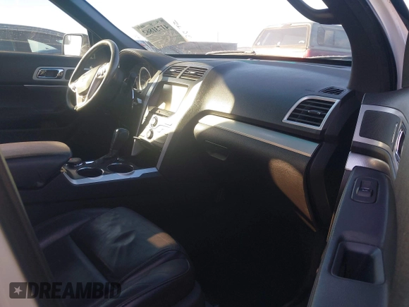 2014 Ford Explorer XLT z VIN 1FM5K8D8XEGA67150, wystawiony jako IAAI lot #41731862 z przebiegiem 246 182 mil mil oraz . Historia ofert i sprzedaży dostępna na DreamBid. Obrazek 5.