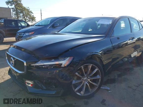 2019 Volvo S60 Momentum with VIN 7JRA22TK0KG013107, listed as a IAAI auction lot 41646660 with 29,461 mi miles. Bid and sale history available at carsss.com. Image 6.