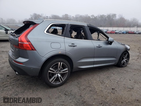 2018 Volvo XC60 Momentum with VIN LYV102RK8JB121710, listed as a Copart auction lot 84376034 with Not Provided miles and Salvage Title. Bid and sale history available at carsss.com. Image 3.