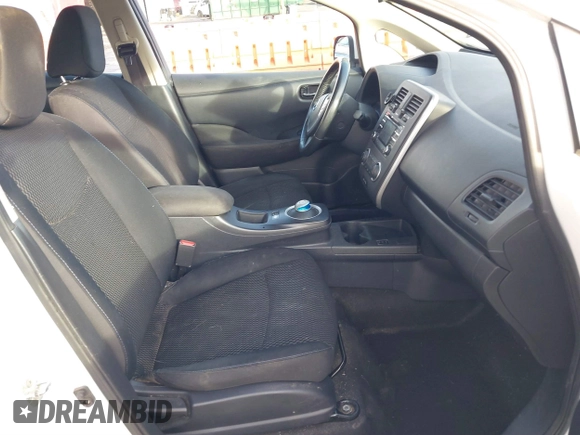 2015 Nissan LEAF SV with VIN 1N4AZ0CPXFC302167, listed as a IAAI auction lot 41636233 with 89,516 mi miles. Bid and sale history available at carsss.com. Image 5.