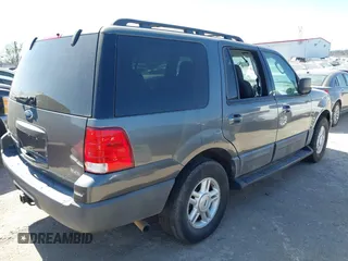2005 Ford Expedition Special Service with VIN 1FMPU155X5LA91440, listed as a IAAI auction lot 41838687 with 260,084 mi miles. Bid and sale history available at carsss.com. Image 4.