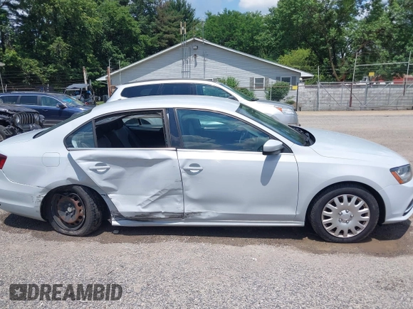 2017 Volkswagen Jetta S z VIN 3VW2B7AJ8HM242804, wystawiony jako IAAI lot #42595566 z przebiegiem 96 551 mil mil oraz . Historia ofert i sprzedaży dostępna na DreamBid. Obrazek 14.