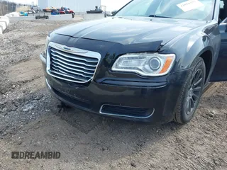 2014 Chrysler 300 z VIN 2C3CCAAG5EH160193, wystawiony jako IAAI lot #42010377 z przebiegiem 166 380 mil mil oraz . Historia ofert i sprzedaży dostępna na DreamBid. Obrazek 6.