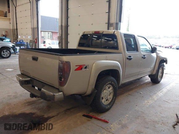 2005 Chevrolet Colorado 1SF LS Z71 with VIN 1GCDT136X58154321, listed as a IAAI auction lot 41906743 with 116,971 mi miles. Bid and sale history available at carsss.com. Image 4.