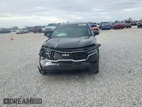 2022 Kia Sorento LX z VIN 5XYRGDLC8NG083601, wystawiony jako Copart lot #42580075 z przebiegiem 28 725 mil mil oraz Szkoda całkowita • Salvage title. Historia ofert i sprzedaży dostępna na DreamBid. Obrazek 11.