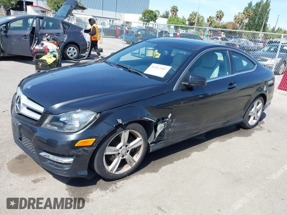 2013 Mercedes-Benz C 250 z VIN WDDGJ4HB3DG049866, wystawiony jako IAAI lot #42267407 z przebiegiem 87 499 mil mil oraz . Historia ofert i sprzedaży dostępna na DreamBid. Obrazek 17.