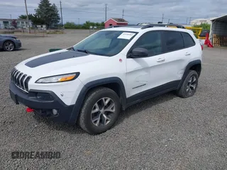 2017 Jeep Cherokee Trailhawk L Plus z VIN 1C4PJMBS2HD218558, wystawiony jako IAAI lot #42239283 z przebiegiem 147 838 mil mil oraz . Historia ofert i sprzedaży dostępna na DreamBid. Obrazek 2.