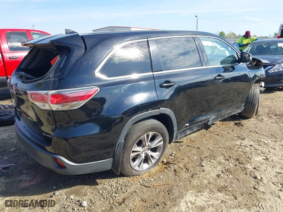 2015 Toyota Highlander LE with VIN 5TDBKRFH1FS125261, listed as a IAAI auction lot 41911183 with 1 mi miles. Bid and sale history available at carsss.com. Image 4.